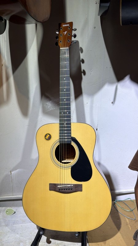 Yamaha F310 Acoustic Guitar